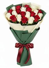 Букет Микс из красных и белых роз в Владимировке