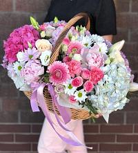 Цветочная композиция из Розы, Хризантемы, Пионы и Лизиантусы в корзине #REPLACE_PRED# Владимировке