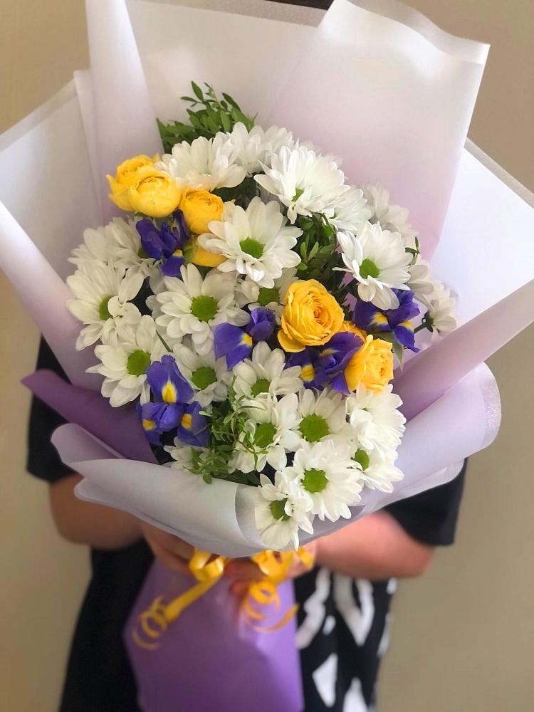 Букет цветов из: Ирисы, Хризантемы и Розы в Владимировке