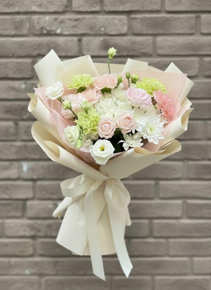 Букет цветов из: Гвоздики, Розы, Лизиантусы и Хризантемы в Владимировке