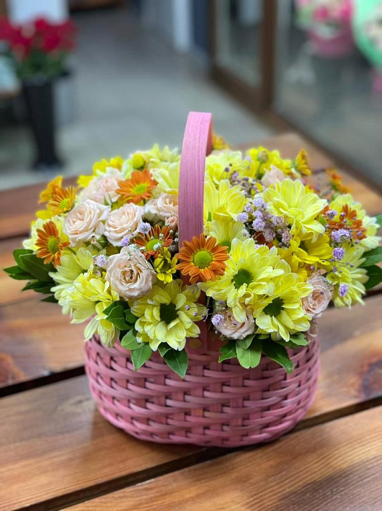 Цветочная композиция из Хризантемы и Розы в корзине в Владимировке