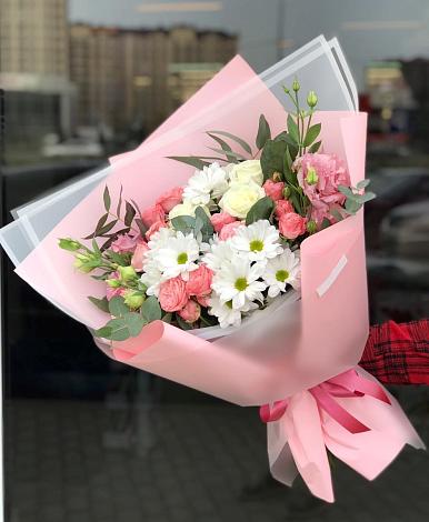 Букет цветов из: Розы, Лизиантусы и Хризантемы в Владимировке