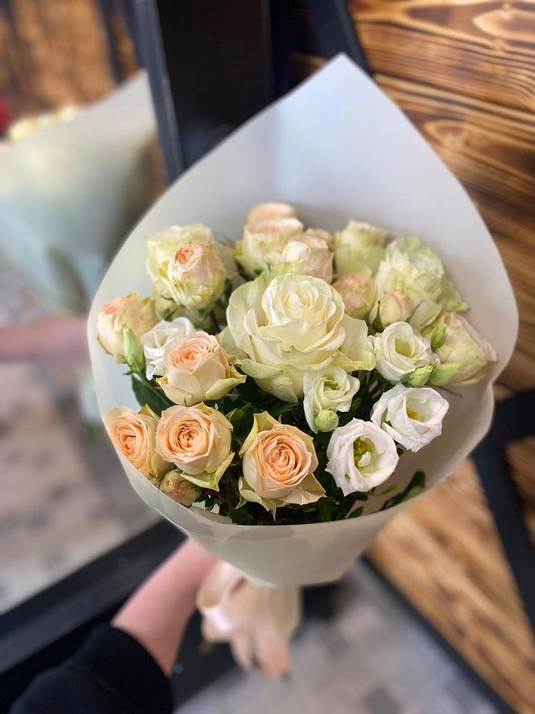 Букет цветов из: Розы и Лизиантусы в Владимировке